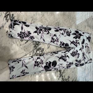 5 for $20 SALE Athleta Capri floral leggings, like sz small NWOT